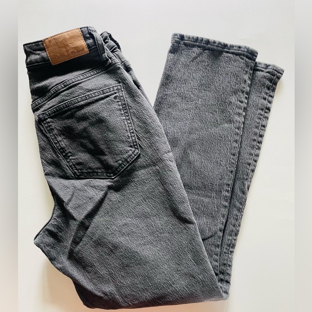 Madewell The Curvy Perfect Vintage Jean in Vintage Grey - Picture 3 of 10